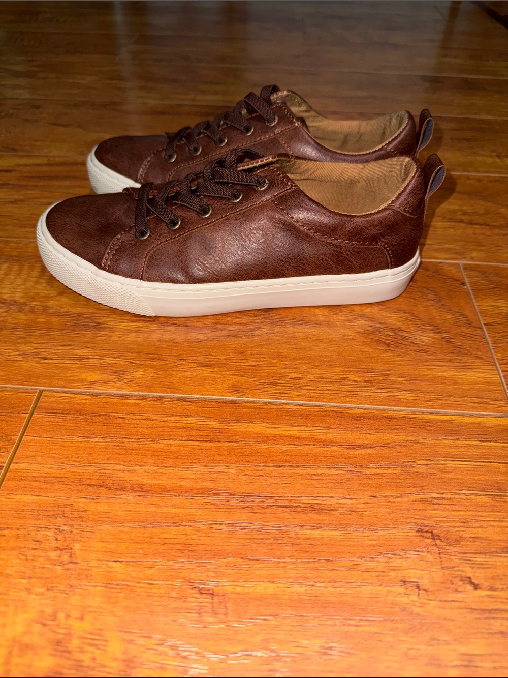 Boys dress sneaker